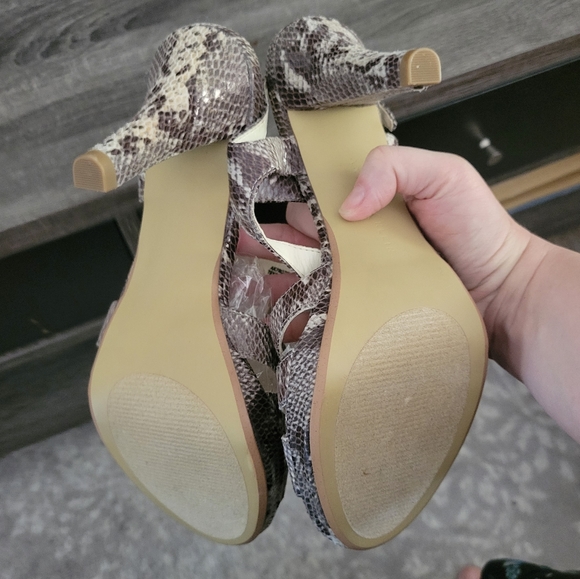 Anne Klein iFlex Heels - Picture 4 of 6